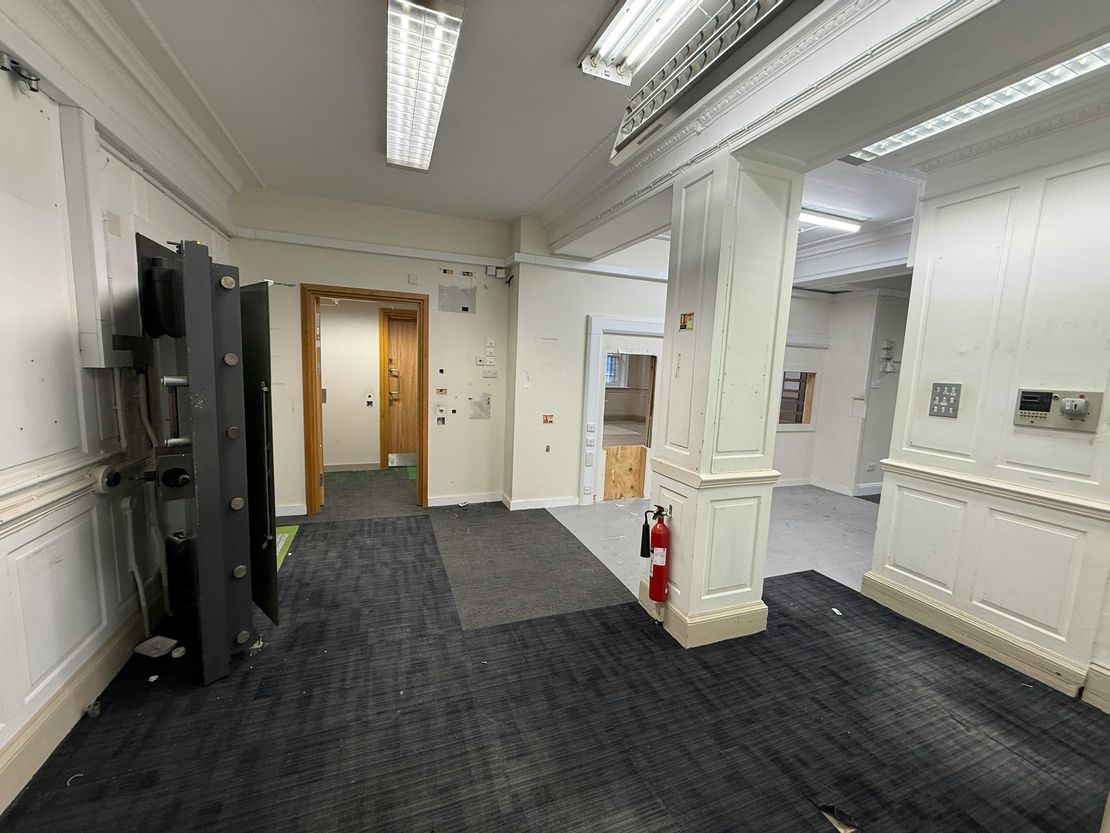 5 The Square, Petersfield, GU32 3HL