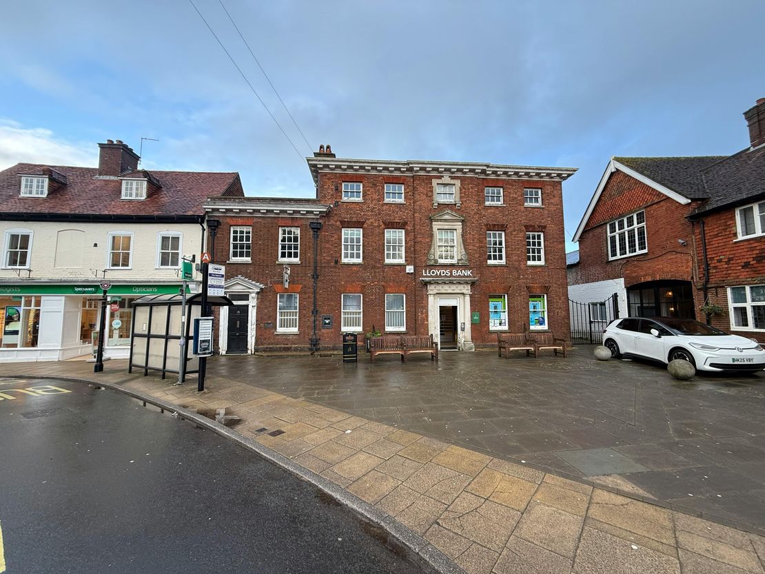 5 The Square, Petersfield, GU32 3HL