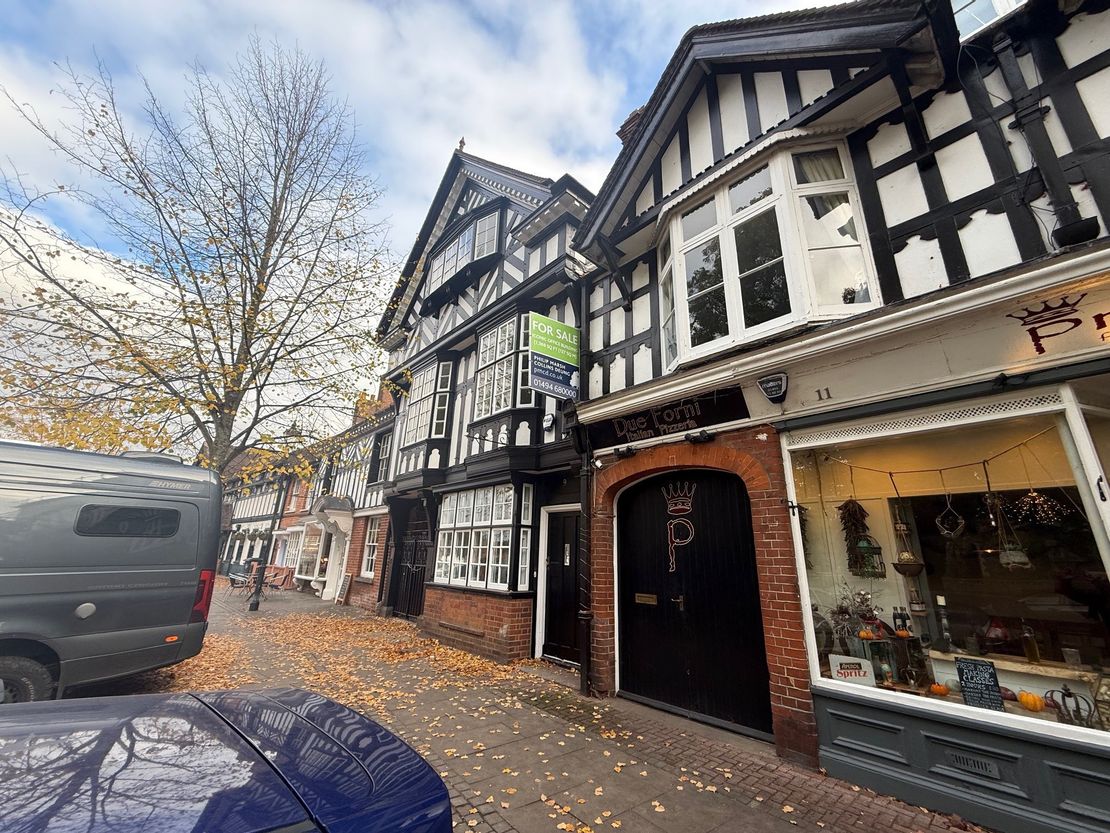 Chester House, 9 Windsor End, Beaconsfield, Buckinghamshire, HP9 2JJ