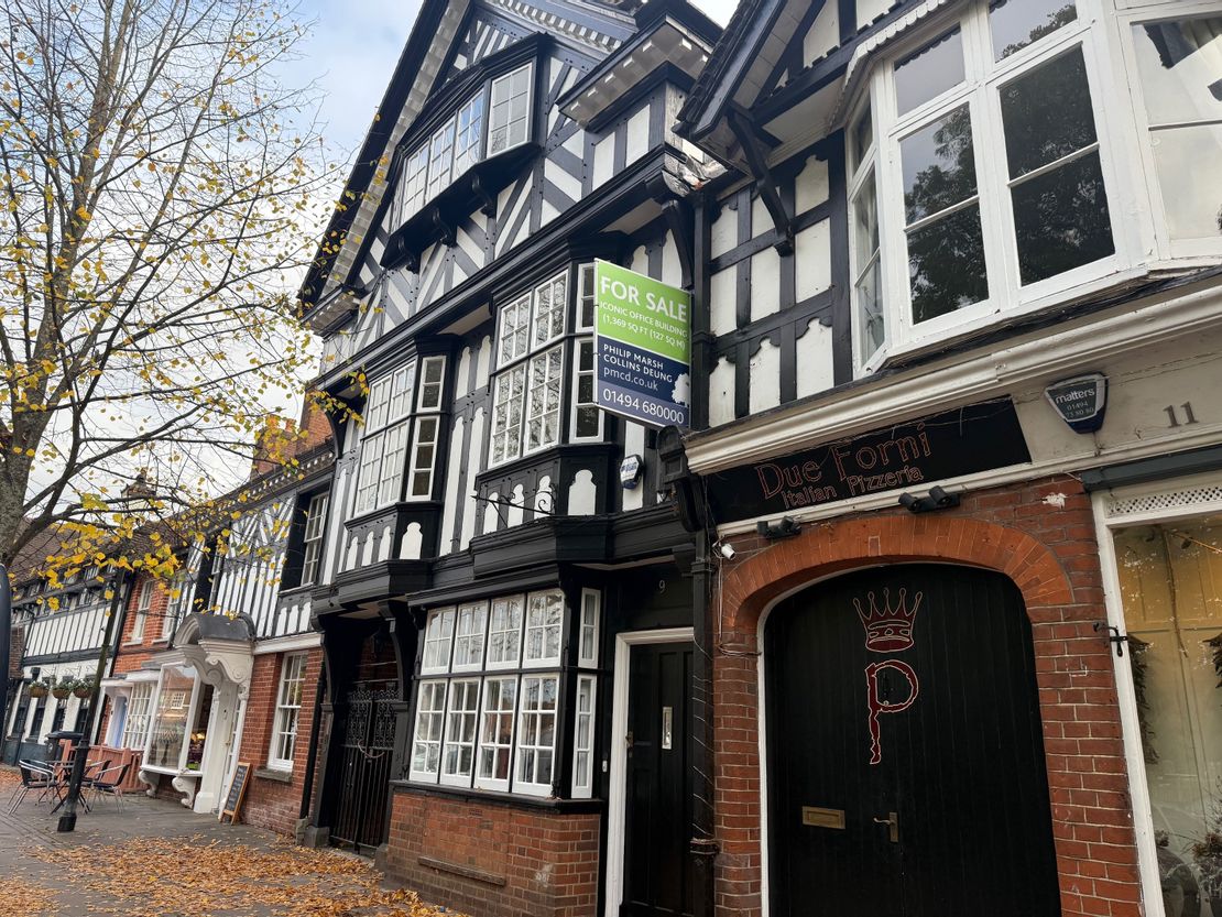 Chester House, 9 Windsor End, Beaconsfield, Buckinghamshire, HP9 2JJ