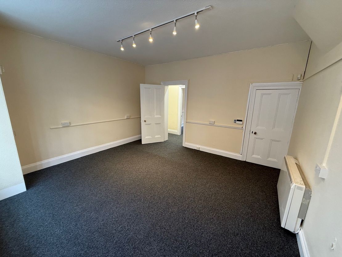 Chester House, 9 Windsor End, Beaconsfield, Buckinghamshire, HP9 2JJ