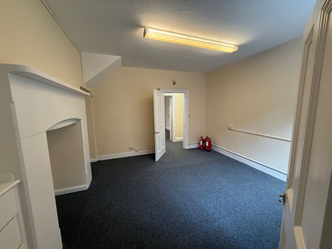 Chester House, 9 Windsor End, Beaconsfield, Buckinghamshire, HP9 2JJ
