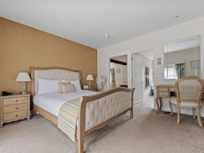 Property Image for The Wessex Royale Hotel, 32-33 High West Street, Dorchester, Dorset, DT1 1UP
