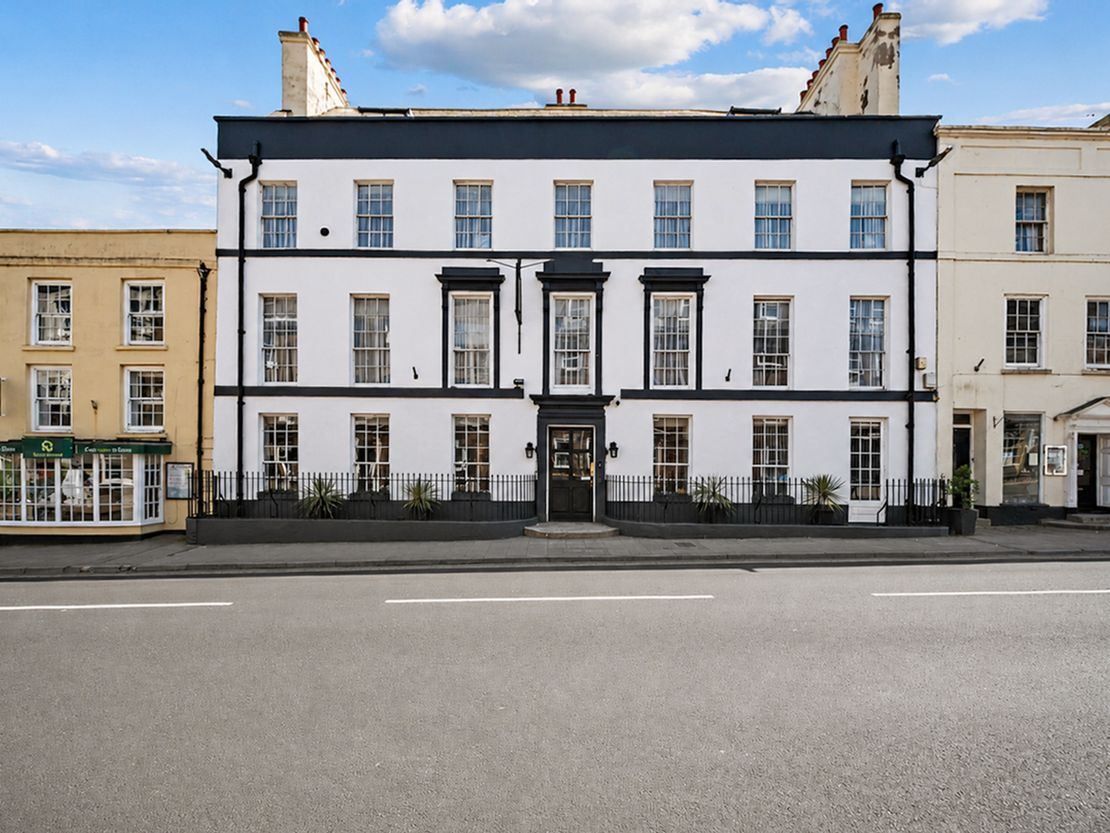 The Wessex Royale Hotel, 32-33 High West Street, Dorchester, Dorset, DT1 1UP