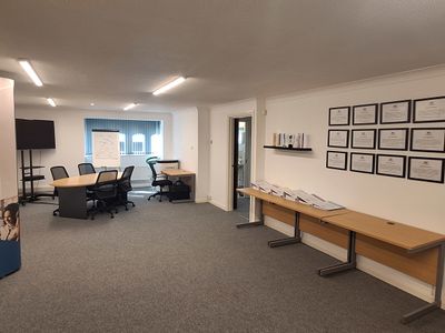 Property Image for 8 Kings Court, Horsham, West Sussex, RH13 5UR