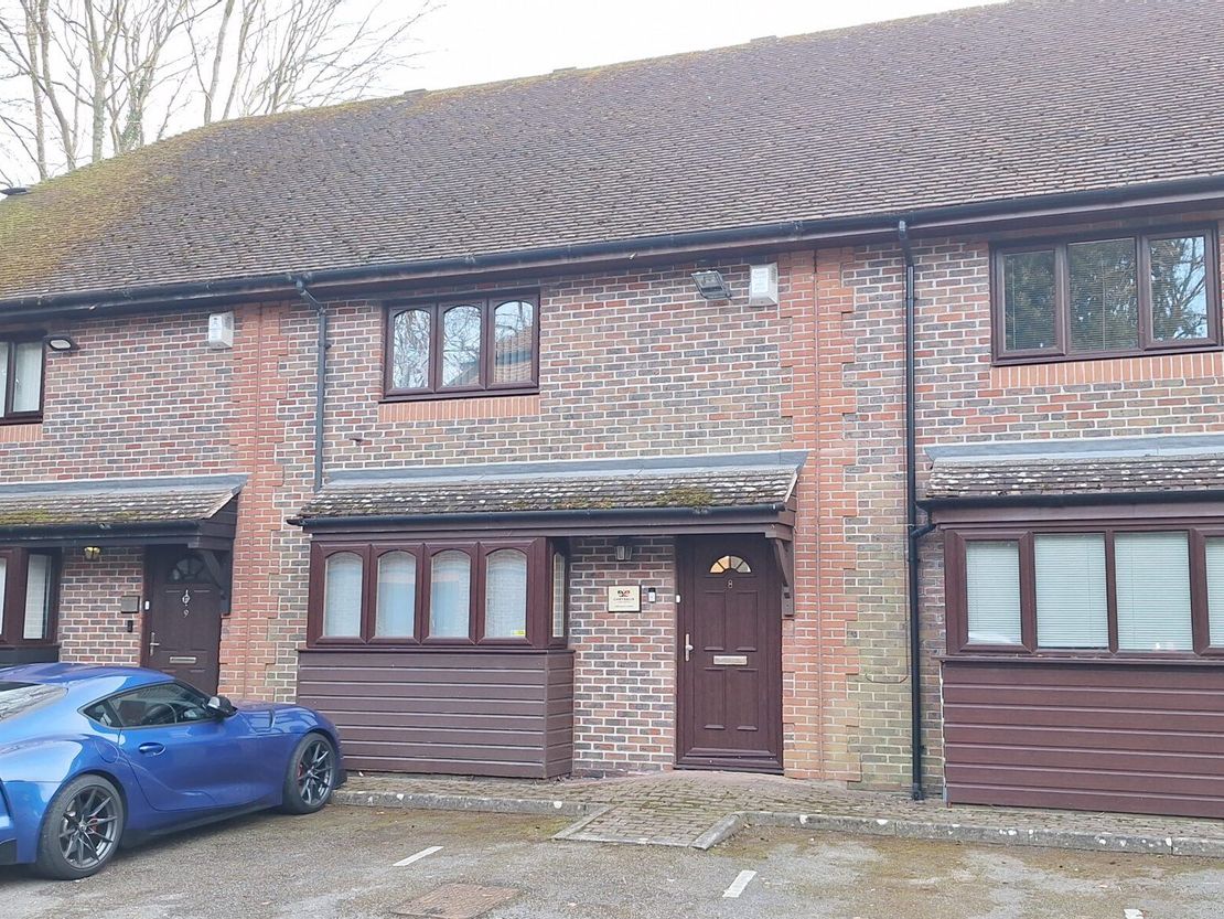 8 Kings Court, Horsham, West Sussex, RH13 5UR
