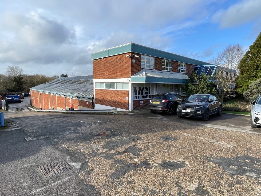 268 Elgar Rd S, Reading RG2 0BT