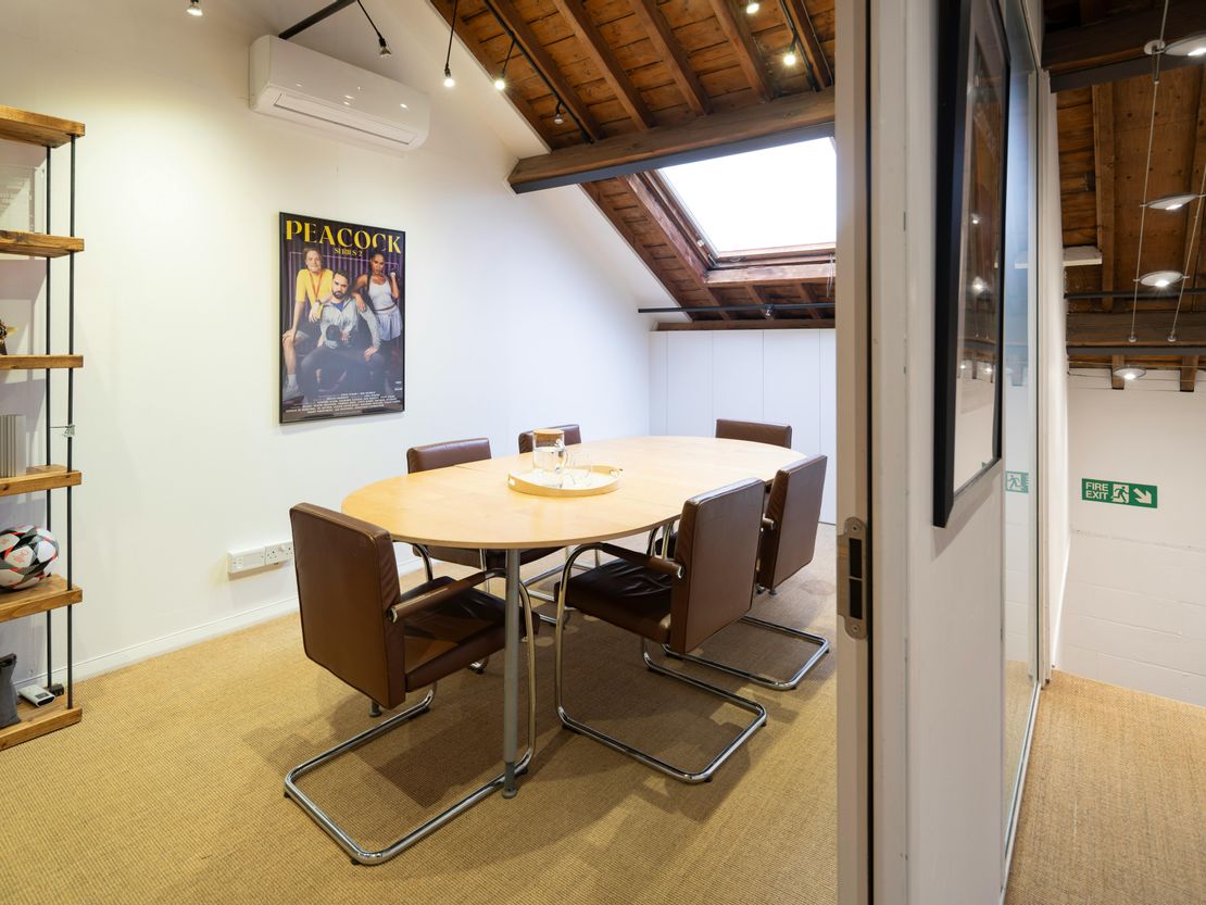 19 Waterside, 44-48 Wharf Road, Islington, N1 7UX