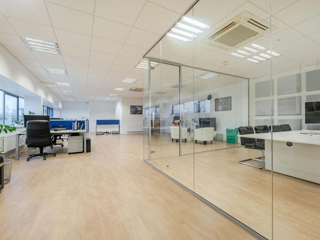 Unit 405 Centennial Park, Borehamwood, WD6 3TN