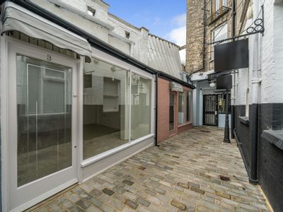 Property Image for Unit 2, 12 Heath Street, Hampstead, NW3 6TE