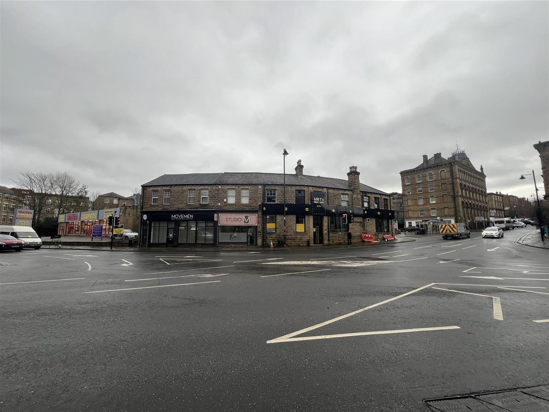 402 Bradford Road, Batley