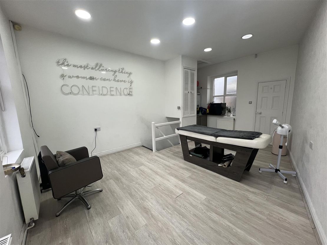 402 Bradford Road, Batley