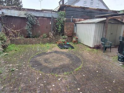 Property Image for 70 Park Street, Horsham, West Sussex, RH12 1BX