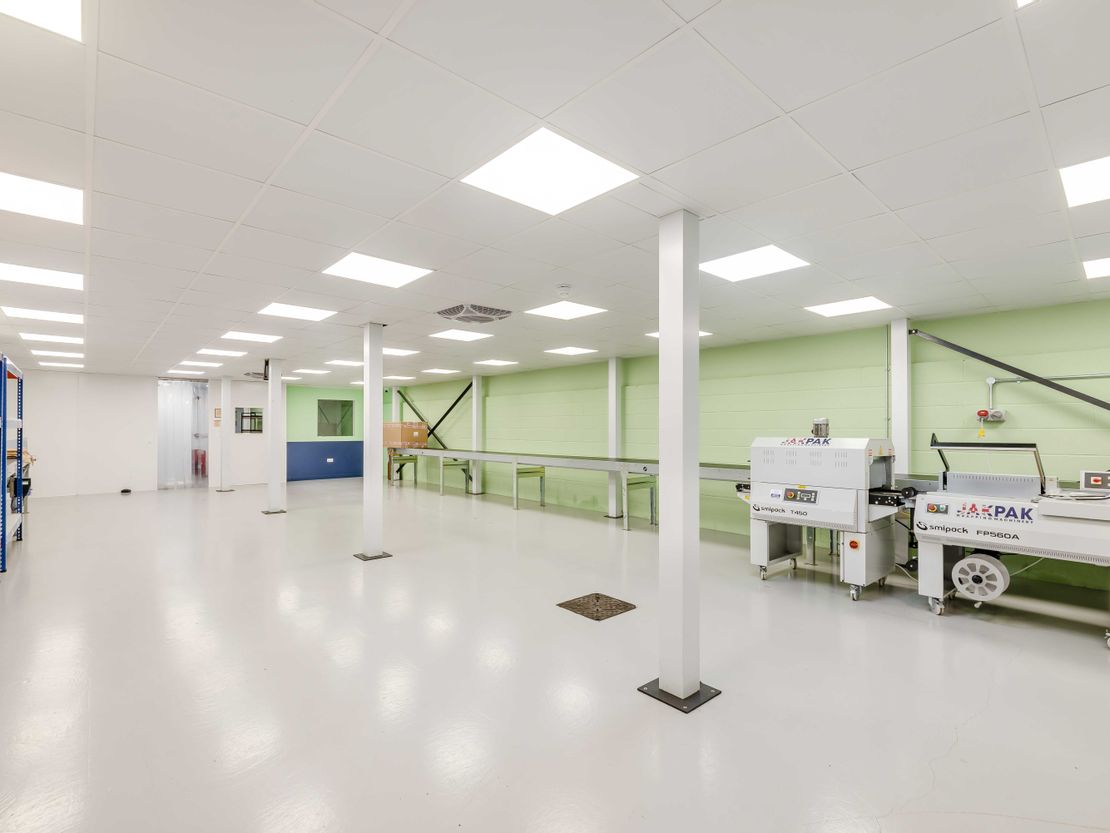 Unit 58 Robert Cort Industrial Estate, 62 Britten Rd, Reading RG2 0AU
