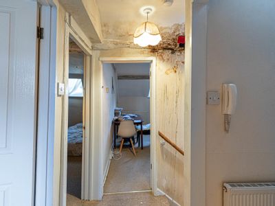 Property Image for 14 High Street, Stroud, Gloucestershire, GL5 1AZ