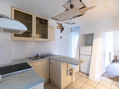 Property Image for 14 High Street, Stroud, Gloucestershire, GL5 1AZ