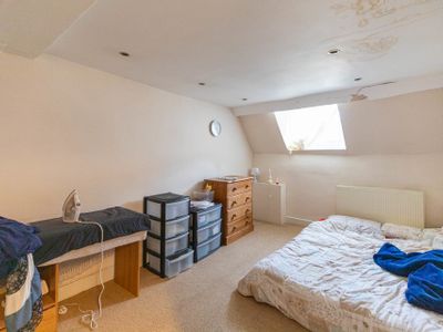 Property Image for 14 High Street, Stroud, Gloucestershire, GL5 1AZ
