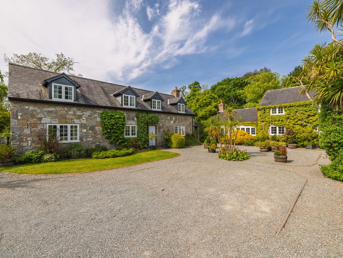 Tros Yr Afon, Penmon, Beaumaris, Anglesey, LL58 8RN