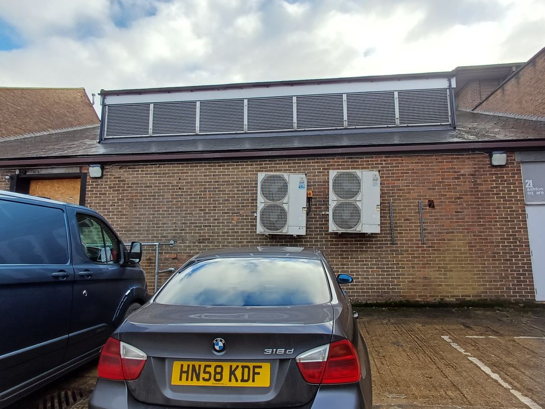 23 Ashton Square, Dunstable, Bedfordshire, LU6 3SN