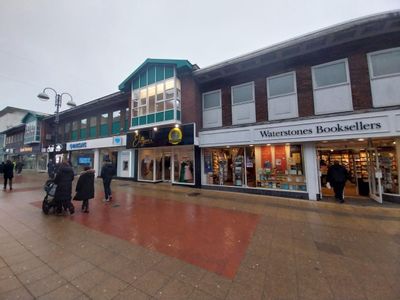 Property Image for 8 The Martlets, Crawley, West Sussex, RH10 1ES