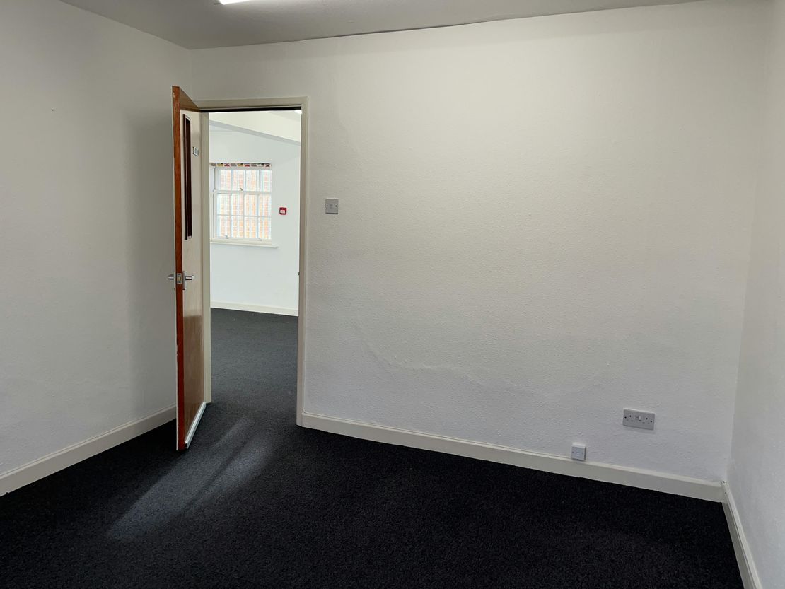 First Floor Offices, 52-54 Regent Street, Leamington Spa, CV32 5EG