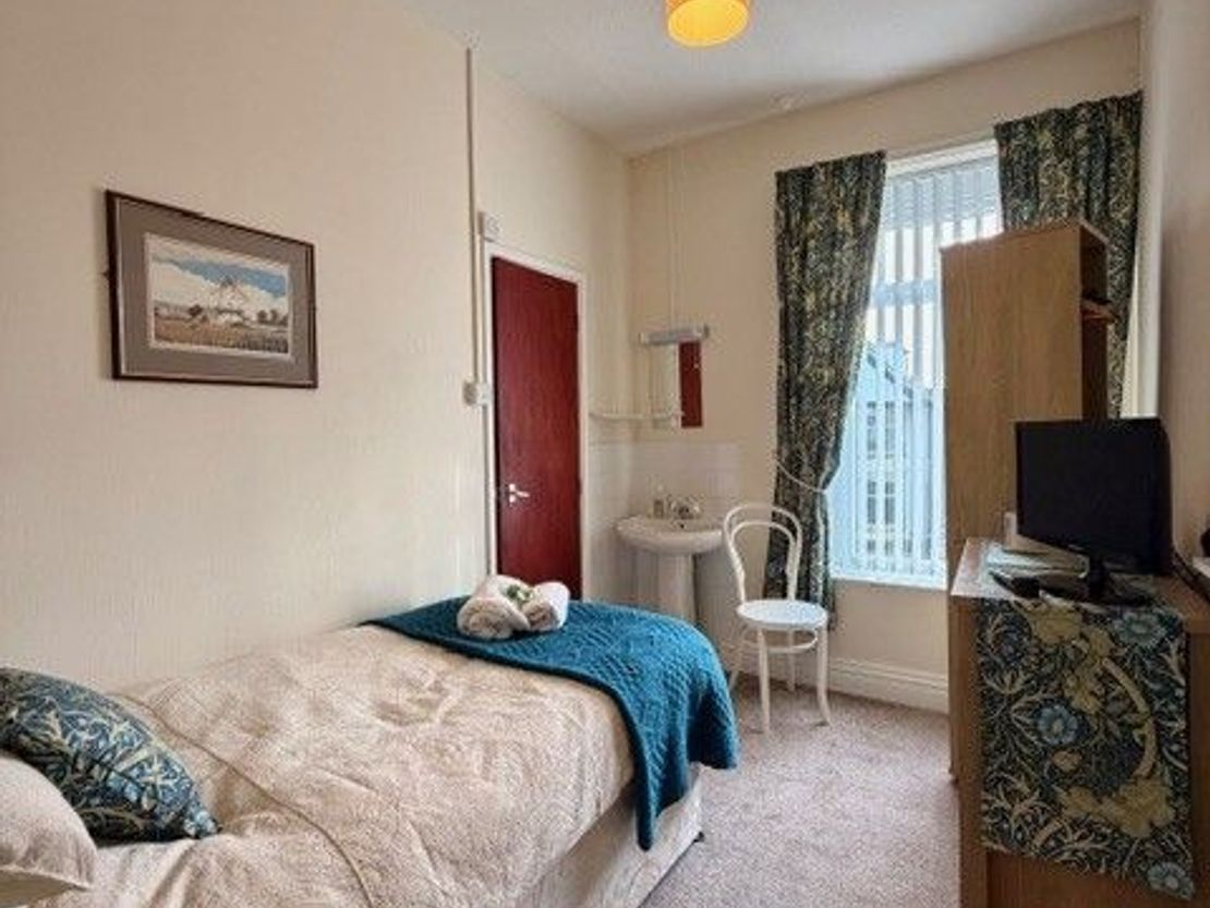 Westcliffe Hotel 46 King Edward Avenue, Blackpool, FY2