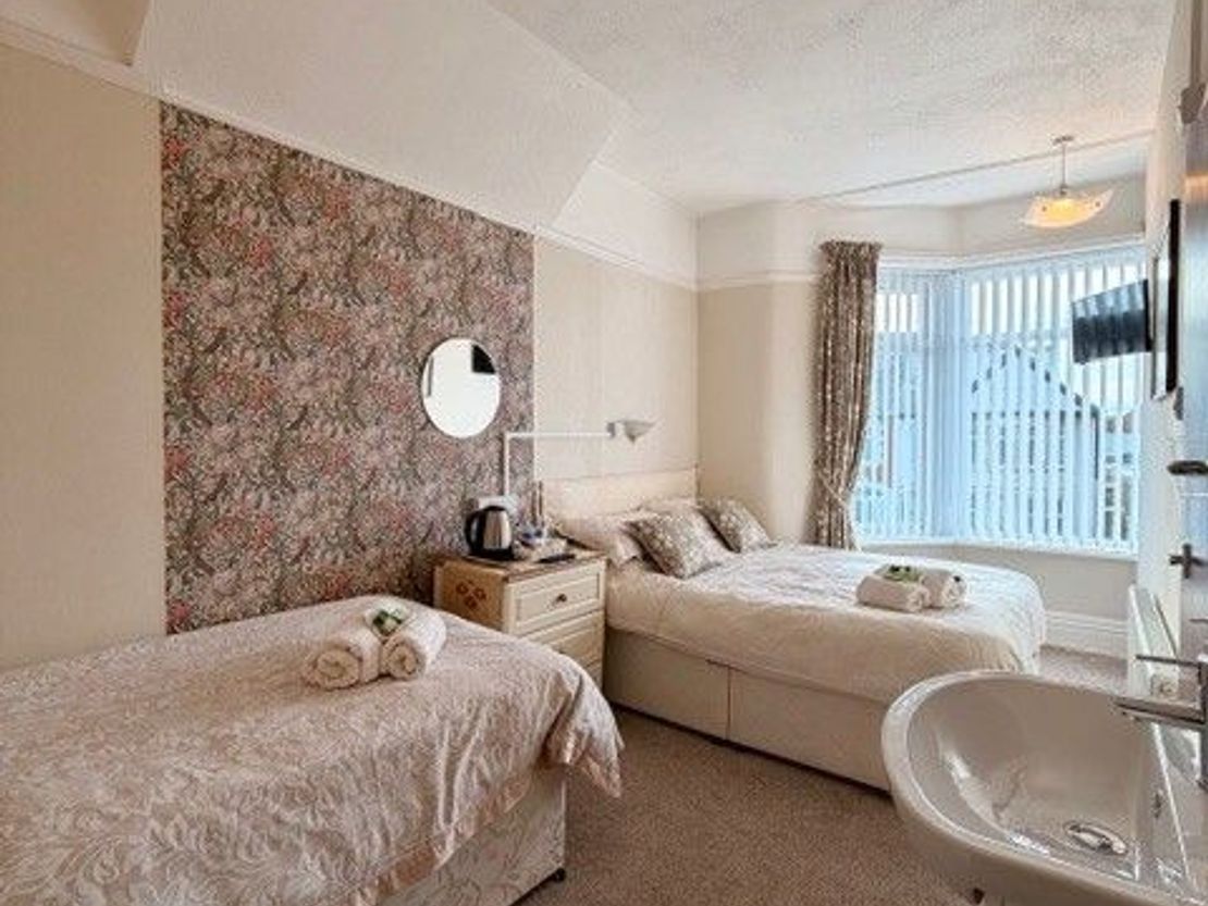 Westcliffe Hotel 46 King Edward Avenue, Blackpool, FY2