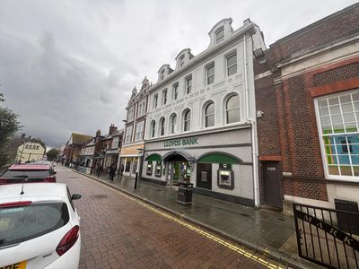Property Image for 4 West Street, Havant, Hampshire, PO9 1PE