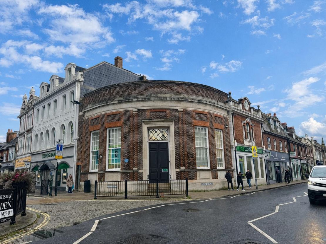 2 West Street & 3 North Street, Havant, Hampshire, PO9 1PE