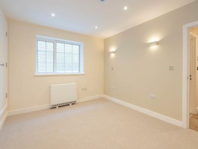 Property Image for 17 High Street High Wycombe Buckinghamshire HP11 2BE