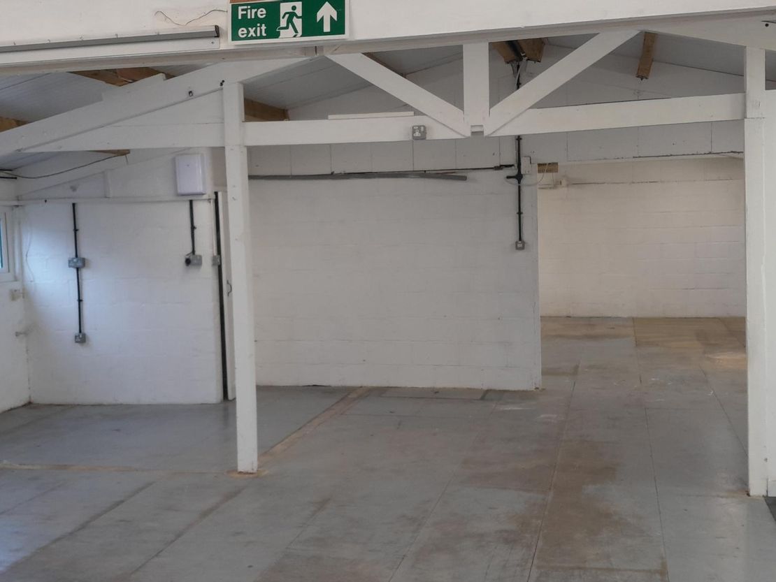 Unit 8-9 Old Surrenden Manor, Bethersden, Ashford, Kent, TN26 3DL