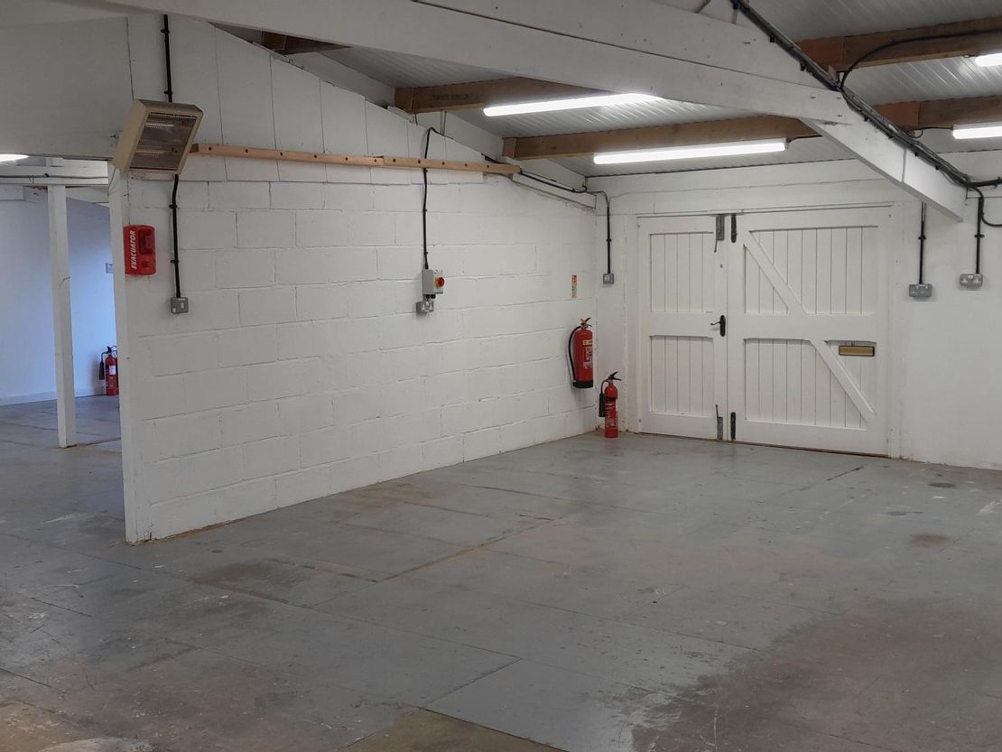 Unit 8-9 Old Surrenden Manor, Bethersden, Ashford, Kent, TN26 3DL