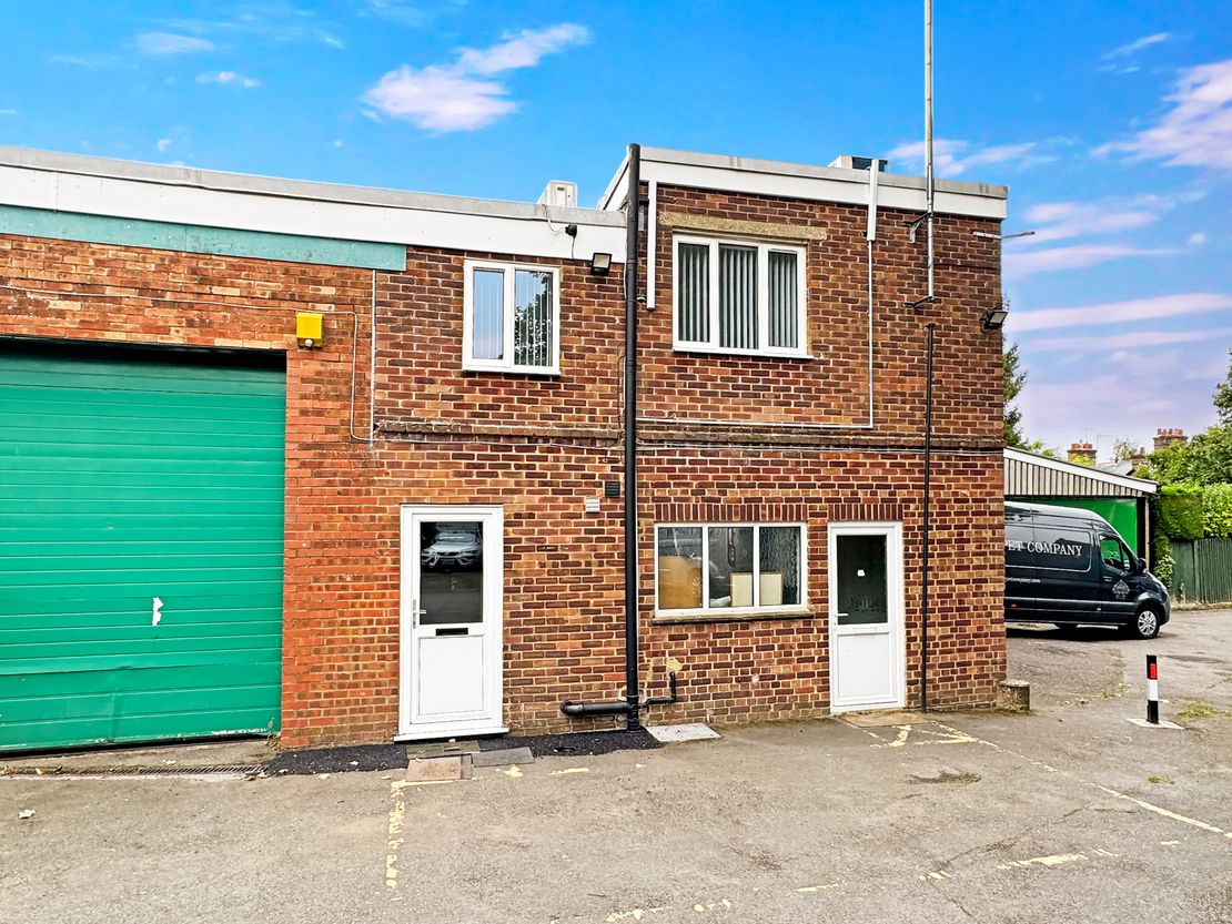 Rooms 2&3, 31 Bois Lane, Amersham, Buckinghamshire, HP6 6BT