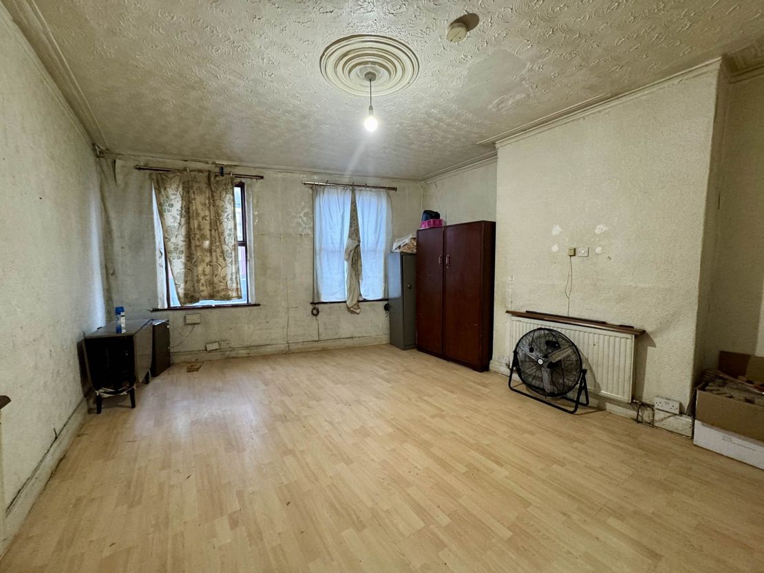 85 County Road, Walton