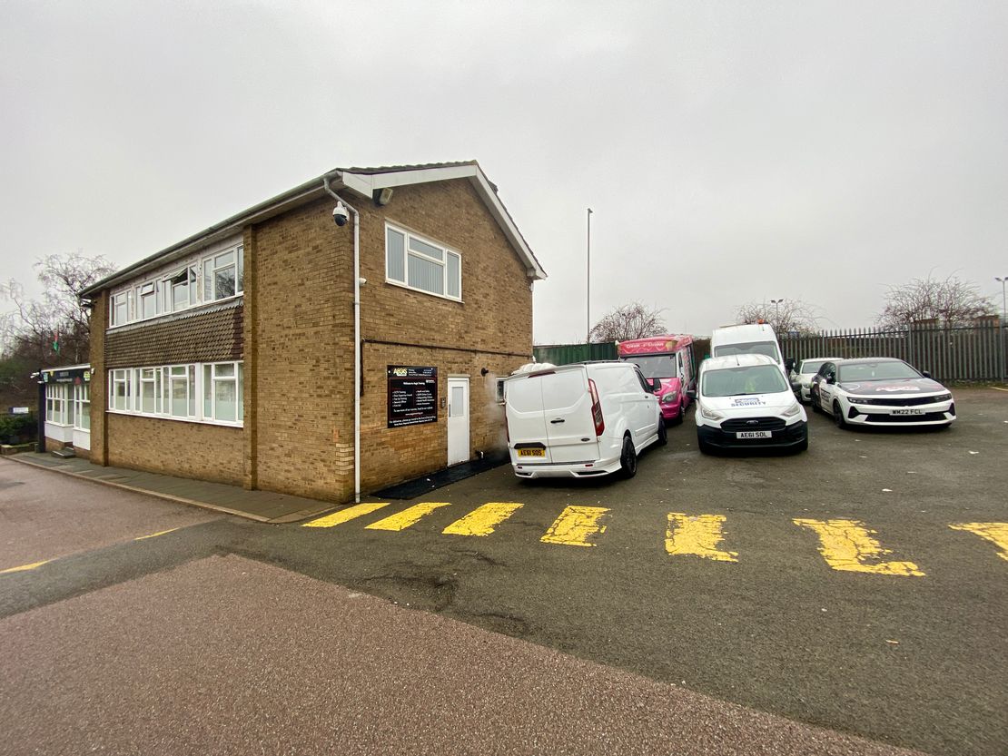 Unit A Kingsway Industrial Estate, Kingsway, Luton, Bedfordshire, LU1 1LP