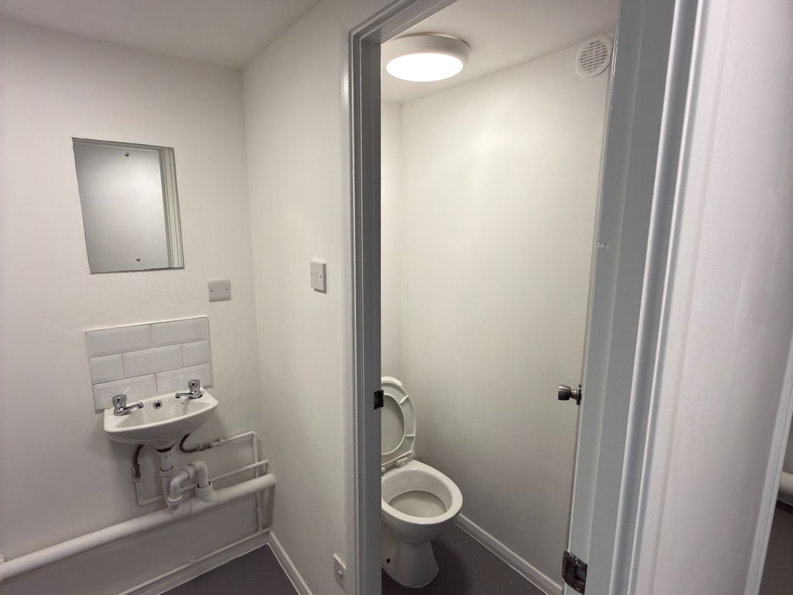 4 Neptune Business Estate, Neptune Close, Medway City Estate, Rochester, Kent, ME2 4LT