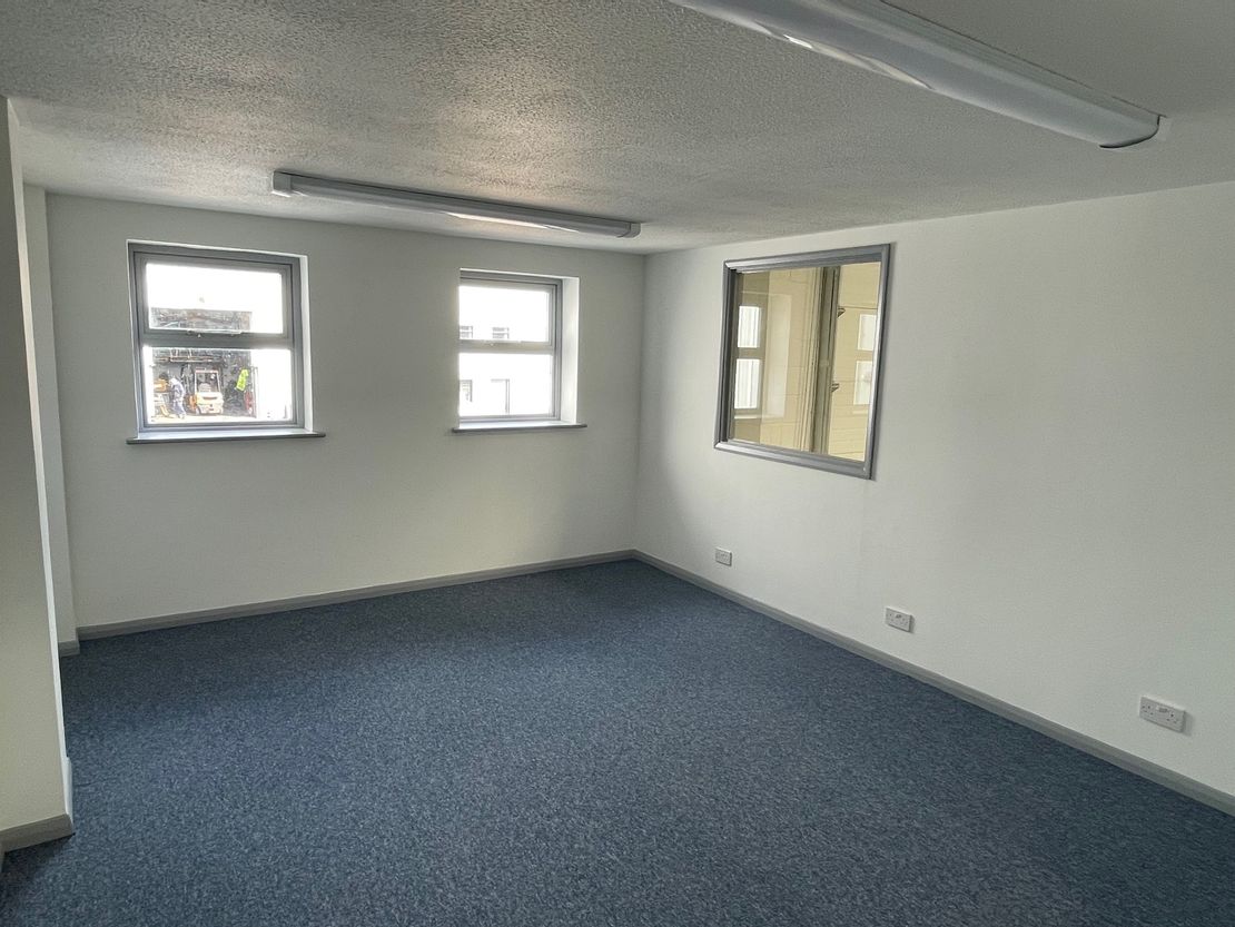 4 Neptune Business Estate, Neptune Close, Medway City Estate, Rochester, Kent, ME2 4LT