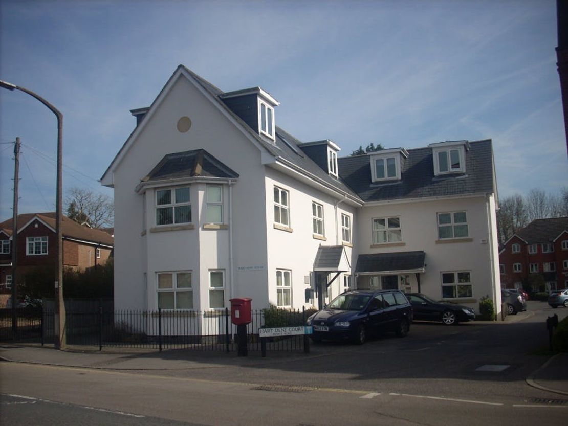 1 Hartdene House, Bridge Road, Bagshot, GU19 5AT