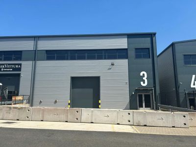 Property Image for 3 Ellesfield Trade Centre, Ellesfield Avenue, Bracknell, RG12 8HH