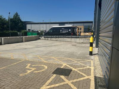 Property Image for 3 Ellesfield Trade Centre, Ellesfield Avenue, Bracknell, RG12 8HH