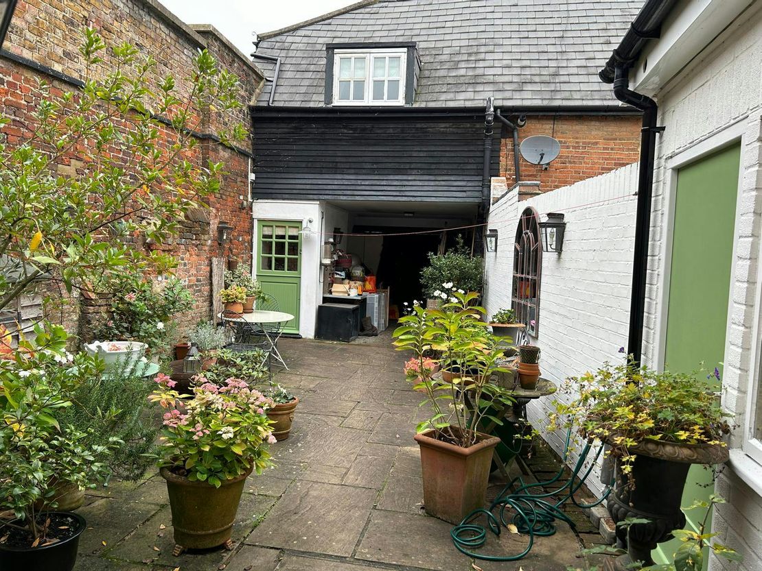 21A Queens Road, Datchet, Slough, SL3 9BN