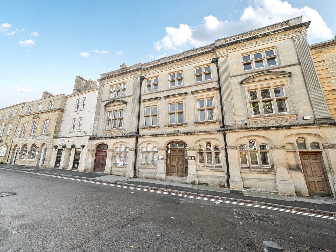 18-19 Market Place, Chipping Norton, Oxfordshire, OX7 5NA