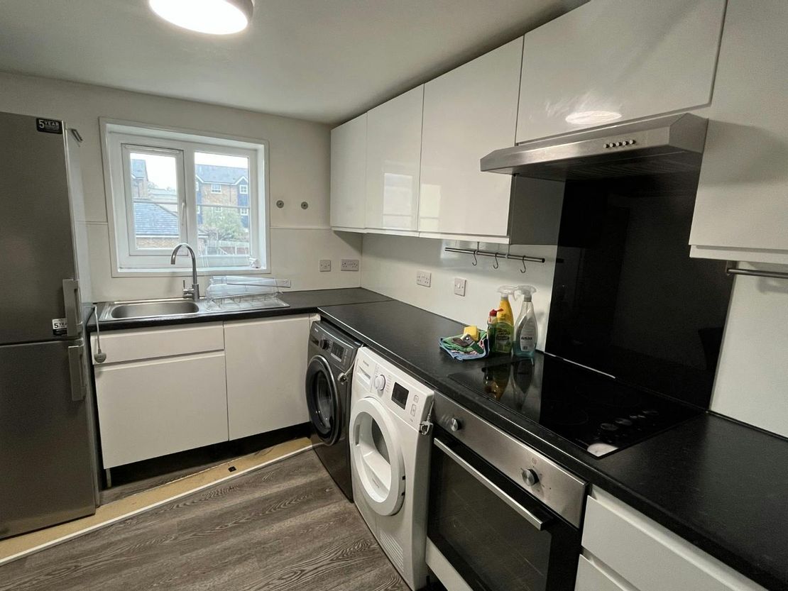 52 London Road, Apsley, HP3 9SB