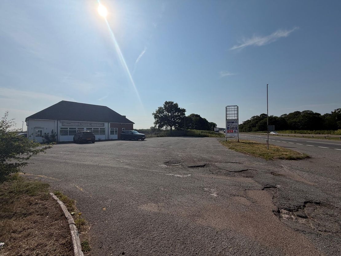 Roadside Truck Stop & Cafe, A1 (M), Spital Road, Blyth, Worksop, Nottinghamshire, S81 8EL