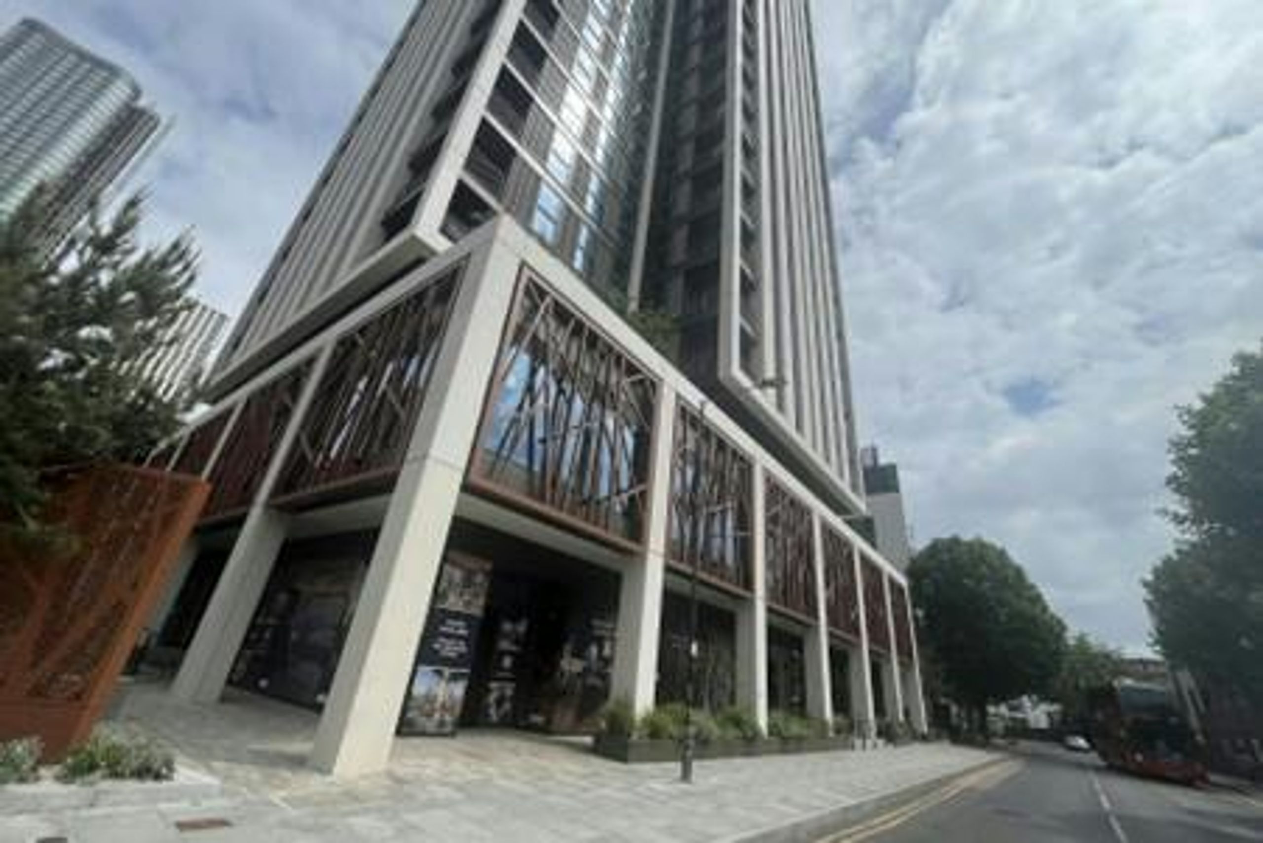 For Sale: Unit C, One Thames Quay, 225 Marsh Wall, London, E14 9FW ...