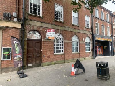Property Image for 28 The Square, Retford, Notts DN22 6DQ