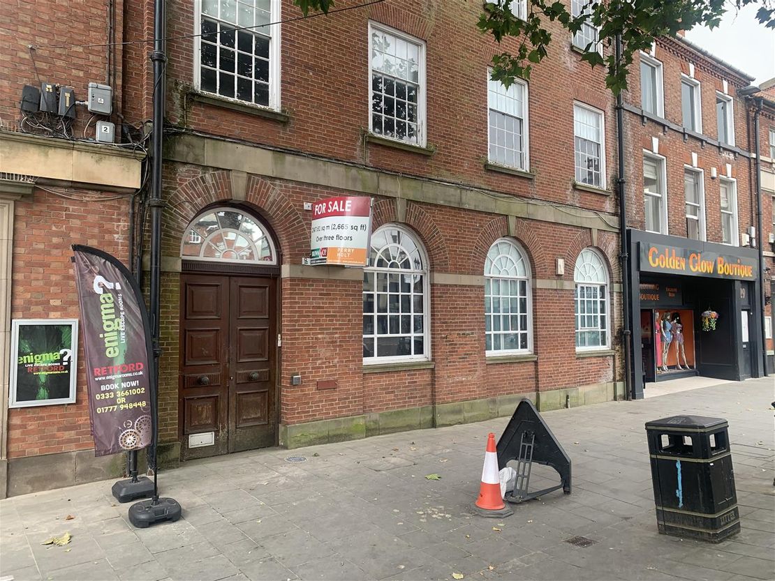 28 The Square, Retford, Notts DN22 6DQ
