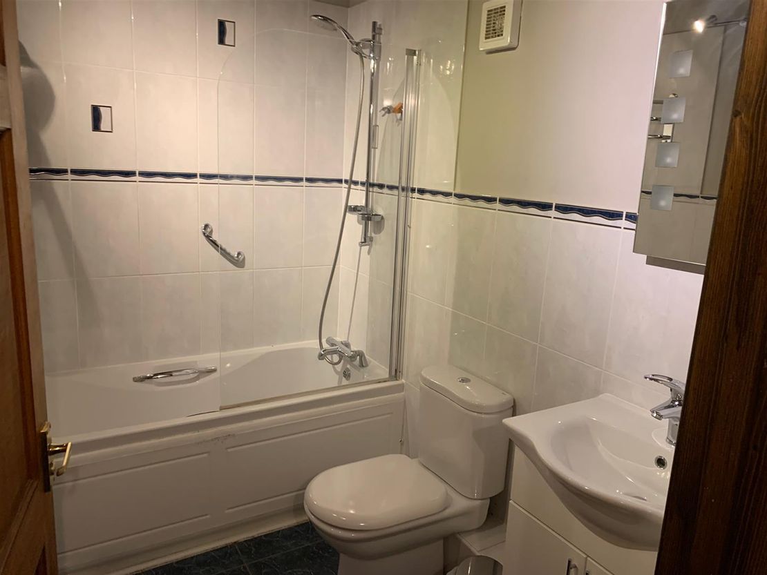 The Cross Swords Inn - The Square, Skillington, NG33 5HB