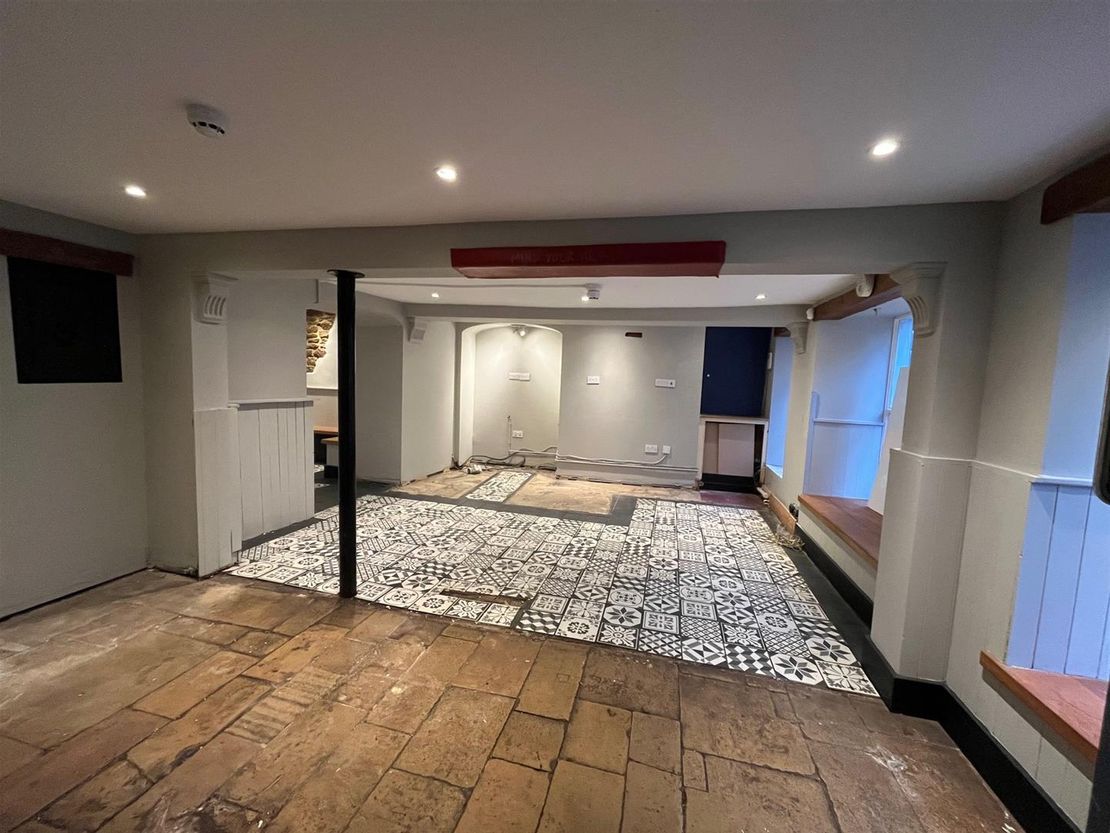Class E retail in Church Street, Oakham LE15 6AA