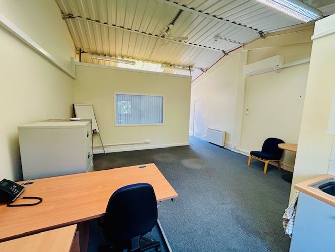 4, The Long Yard, Ermin Street, Shefford Woodlands, Hungerford, West Berkshire, RG17 7EH